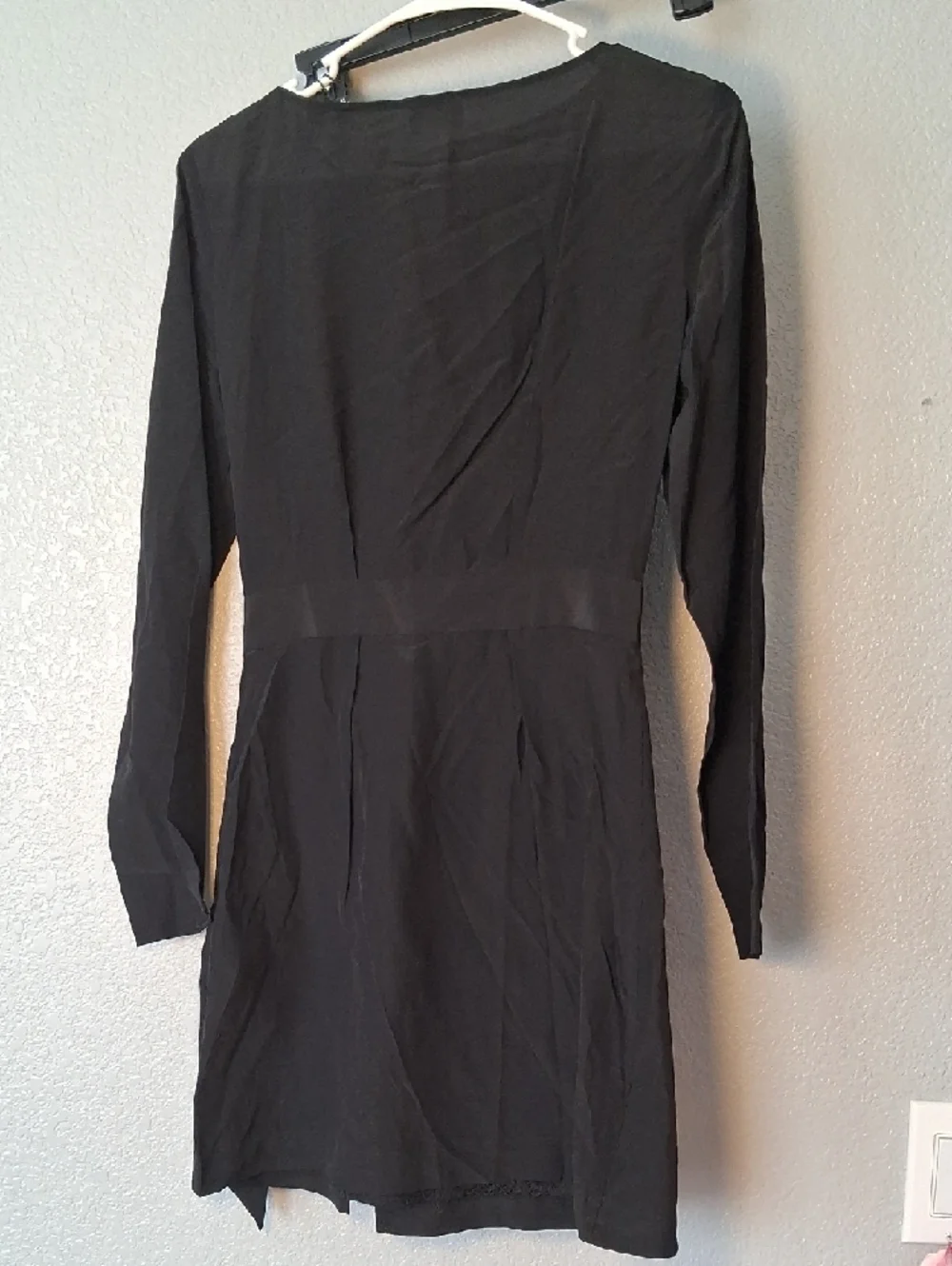 Classic Black Long-Sleeve Wrap Dress with Tie Waist - Picture 3 of 6
